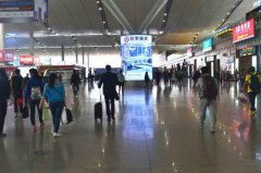 LED透明屏进军中国高铁站